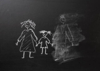 Chalk drawing of a child and parents on a blackboard, divorce trauma concept